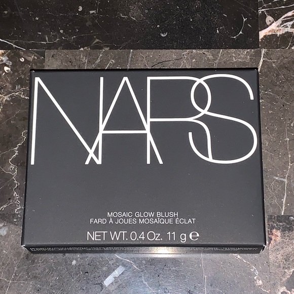 NARS: Mosaic Multi-Shade Highlighter & Blush - Picture 7 of 12